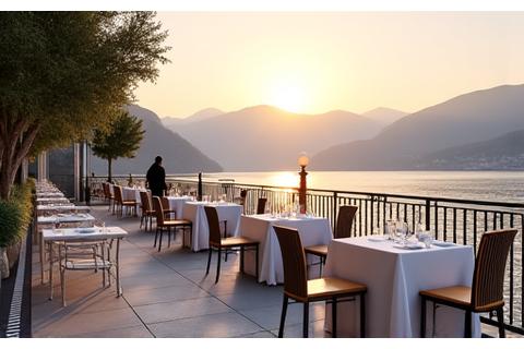 Seeblick-Terrasse des Hotels mit festlich gedeckten Tischen und Blick auf den See